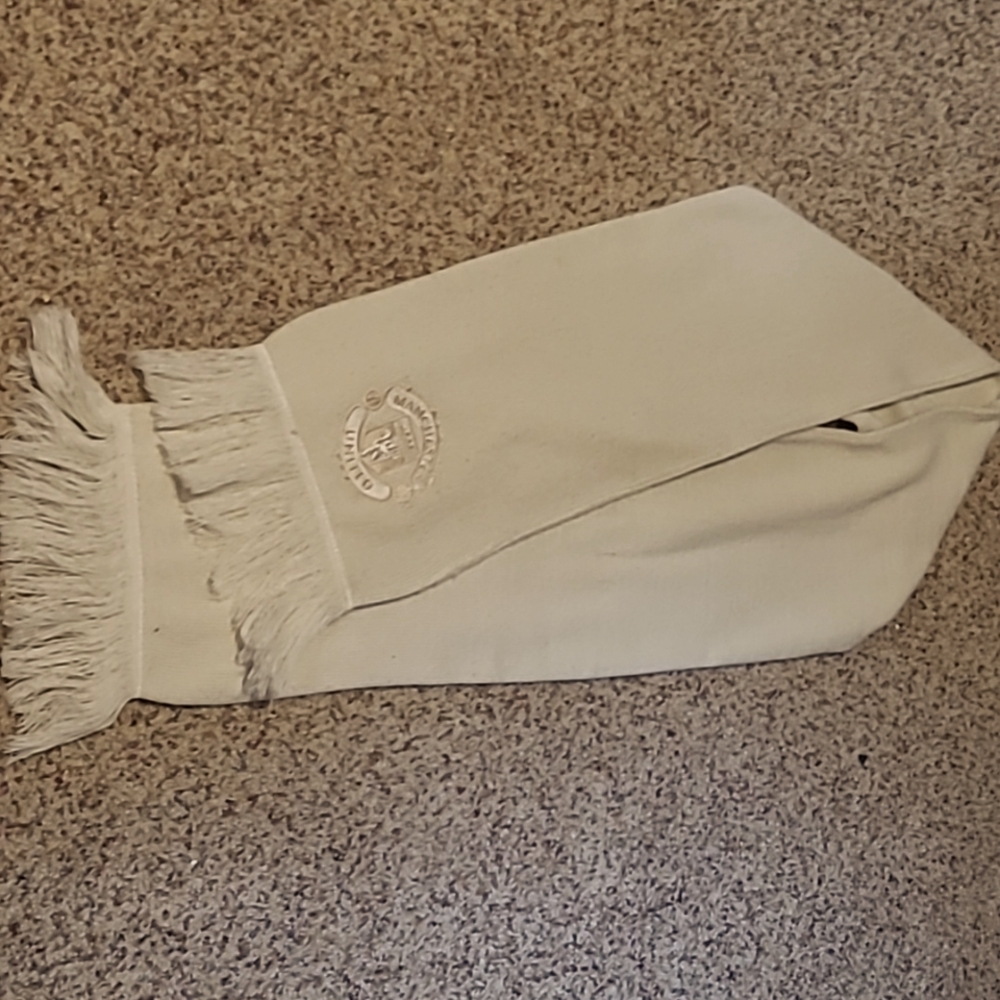 Official Cream Manchester United Scarf